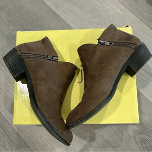 Cathy Jean Brown Short Ankle Boots 7